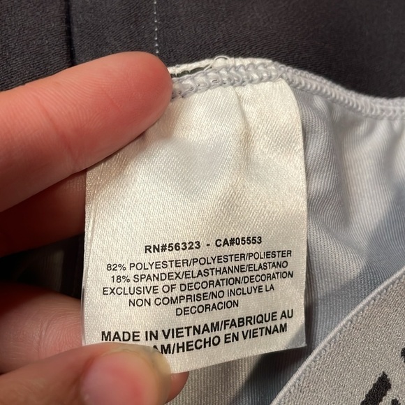 NWT Nike Pro Compression Gray Black Bottoms Cropped Graphic Leggings Medium - Picture 6 of 8